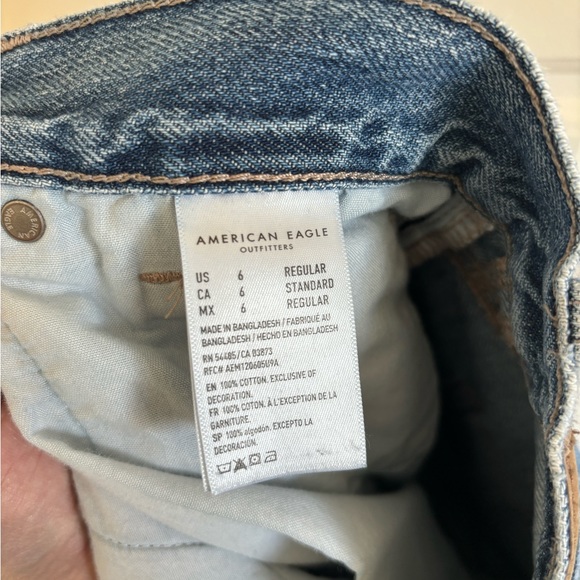 American Eagle Relaxed Mom Jean, Distressed - Picture 4 of 7